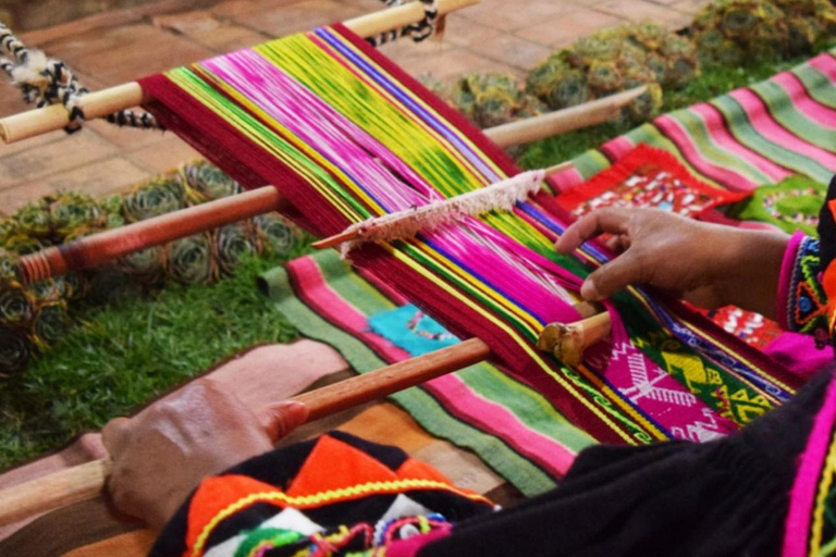 Quito Historic Center: Poncho Museum & Finger Painting Workshop & Souvenir Quito's Historic Center: Poncho Museum, Finger Painting Workshop, and Souvenir