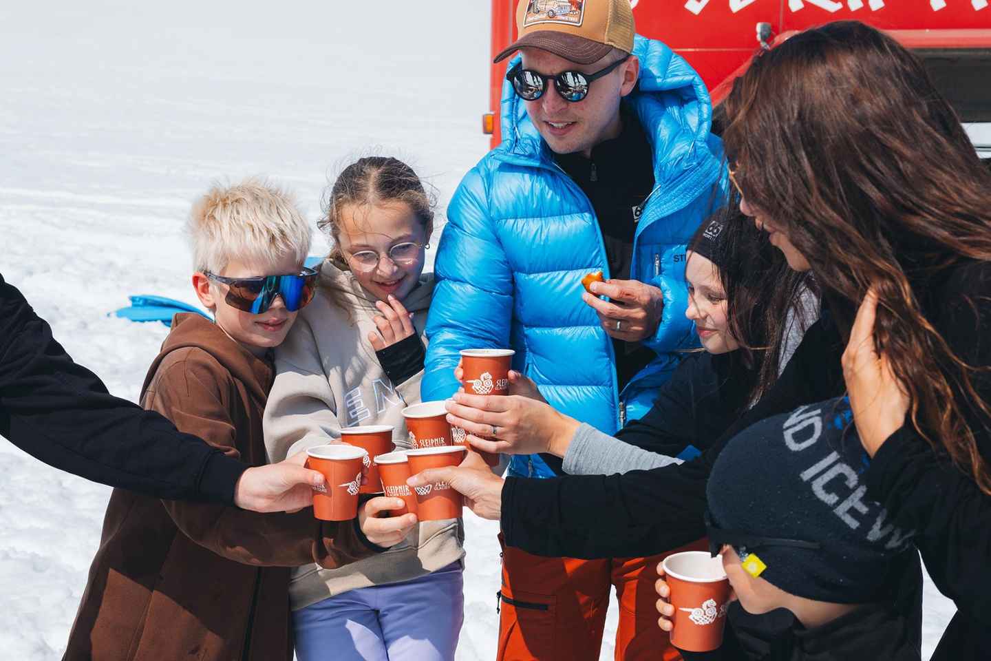 黄金瀑布雪地怪兽卡车冰川探险
