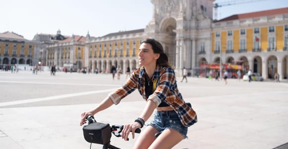 Lisbon: Hidden Neighborhoods Bike Tour with Photos