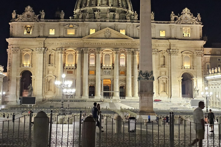 Roma: Tour della Basilica di San Pietro, del Duomo e delle Grotte VaticaneTour guidati di gruppo in Francia