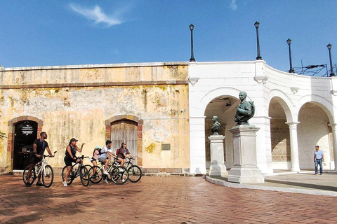 Panama City: Casco Viejo Guided Bike Tour with Tastings