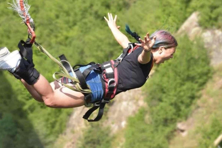 Bungeejumpen en katapult in Poroy