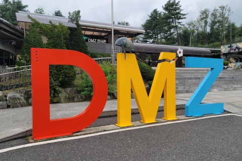 Von Seoul aus: Halbtagestour DMZ, 3. Tunnel & Dokgae-BrückeGemeinsame Tour, Treffpunkt: (Hongdae) Hongik Univ. Station (Ausgang 3)
