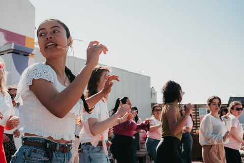 Sevilla: Rooftop Salsa Class with Bottomless Sangria