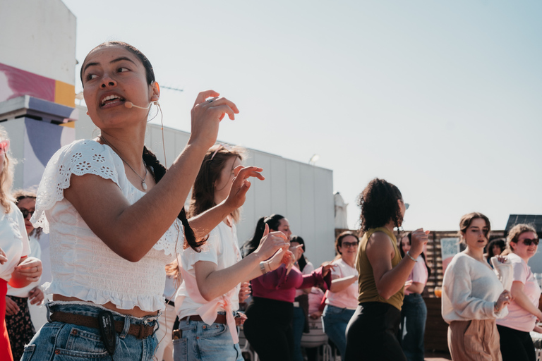Sevilla: Rooftop Salsa Class with Bottomless Sangria