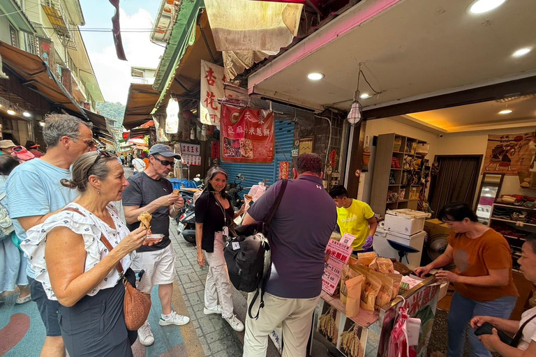 Taipei: Neidong Forest, Luxury Hot Spring & Bitan Boat Ride