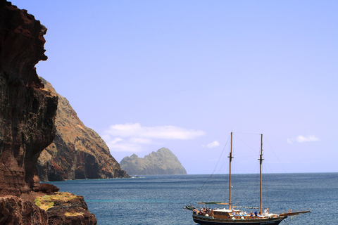 من فونشال: جولة إرشادية إلى جزر ديزرتاس