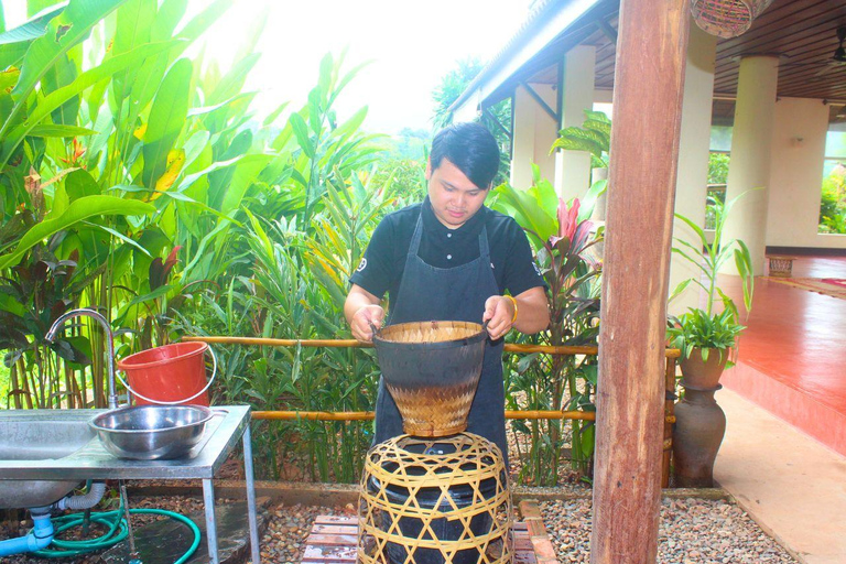 Luang Prabang: Cooking Class, Temple Visit, and Lunch