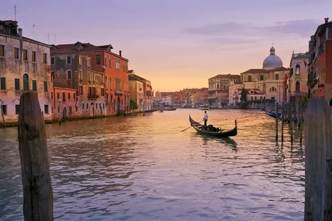 Gondola Serenade: Romance on Venetian Waters Private