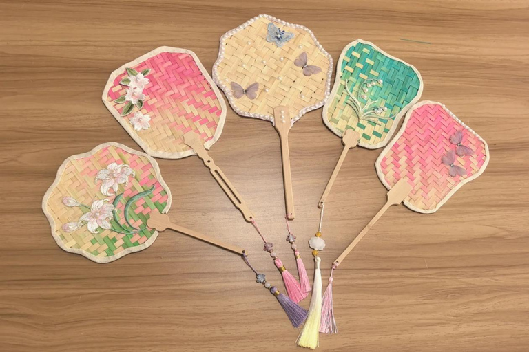 Shanghai: Traditional Bamboo Weaving Fan Experience