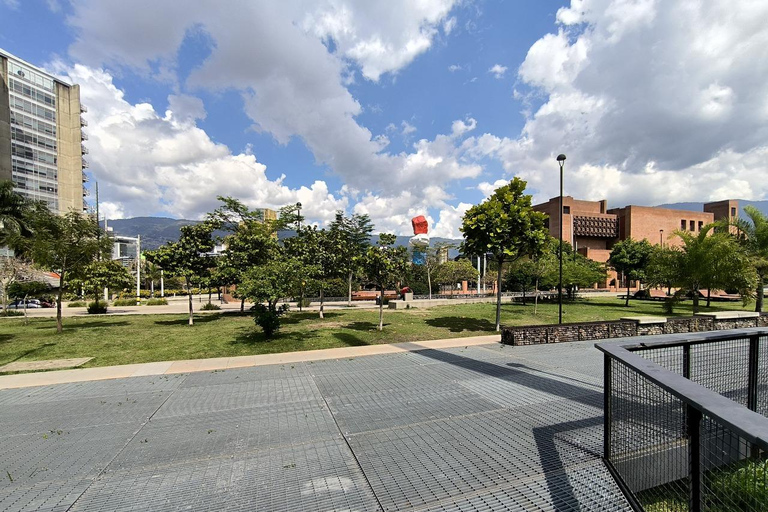Medellín Through Time – City Sightseeing Tour | Subway, Metrocable, and Historic Center