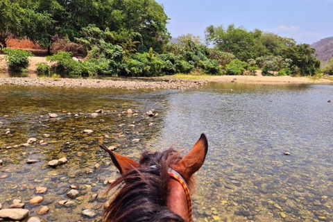 Puerto Escondido: Horseback Ride and Hot Springs Tour