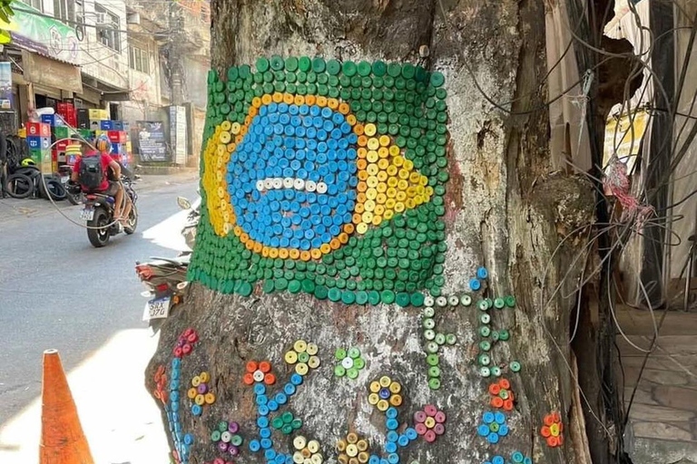 Rio de Janeiro: Private Rocinha Tour by Two Local Cousins