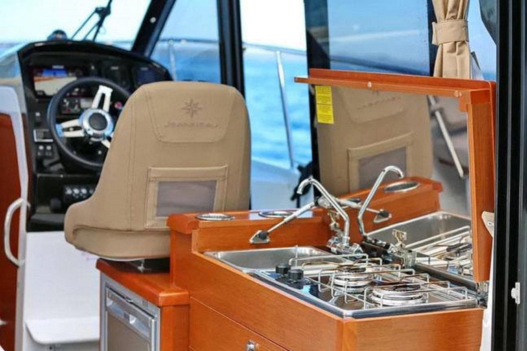 Alicante: A two-hour boat ride with a drink