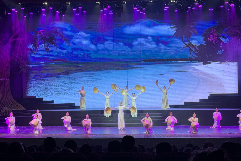 دا نانغ: جولة سياحية في المدينة مع رحلة عشاء بحرية وعرض ساحر