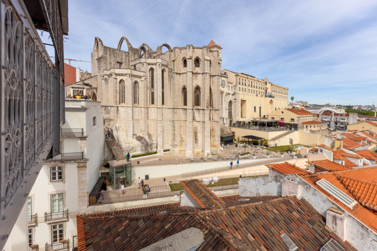 Lisbon Essential Tour: History, Stories & Lifestyle Group Tour in Russian