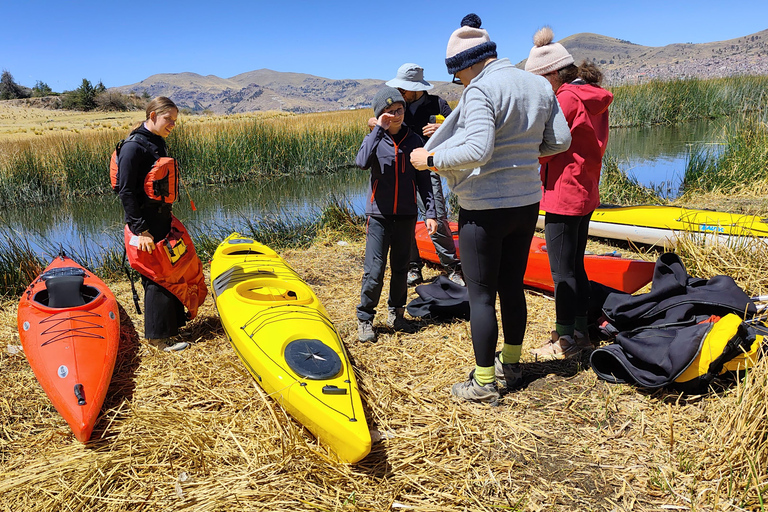 Puno : excursion de 2 jours en kayak aux îles Uros et séjour à AmantaniPuno : excursion de deux jours en kayak aux îles Uros et Amantani