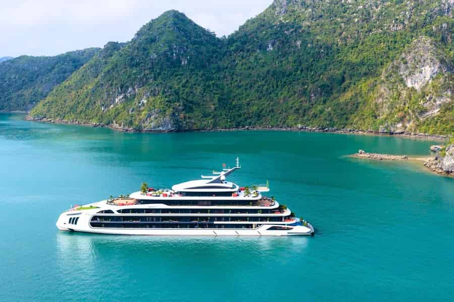 Ha Long & Lan Ha: 2T1N Celina of the Sea 6-Sterne-Luxus-Kreuzfahrt. Foto: GetYourGuide Ha Long & Lan Ha: 2T1N Celina of the Sea 6-Sterne-Luxus-Kreuzfahrt. Foto: GetYourGuide
