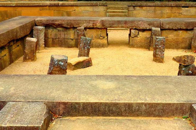 From Anuradhapura To Sigiriya Transfer with Sightseeing Stop