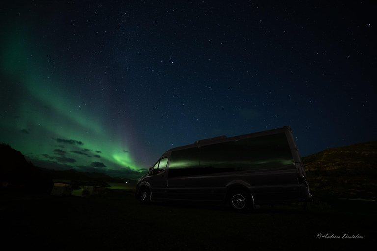 Tromsø: Northern Lights tour with local experts