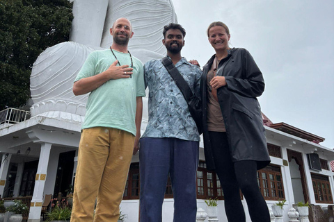 Kandy: Tuk Tuk Tour with Drone Photos and Videos