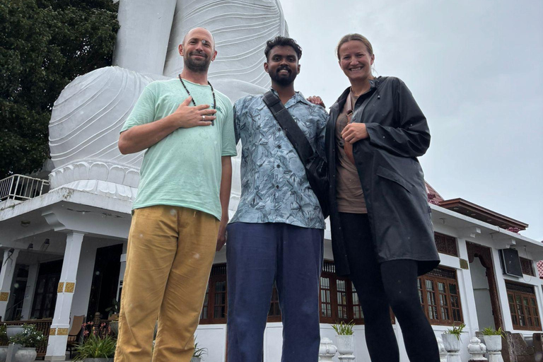 Kandy: Tuk Tuk Tour with Drone Photos and Videos