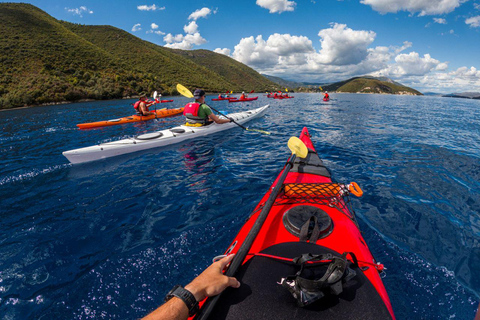 Lefkada: Tour della Grotta Azzurra in kayak con un assaggio della Grecia