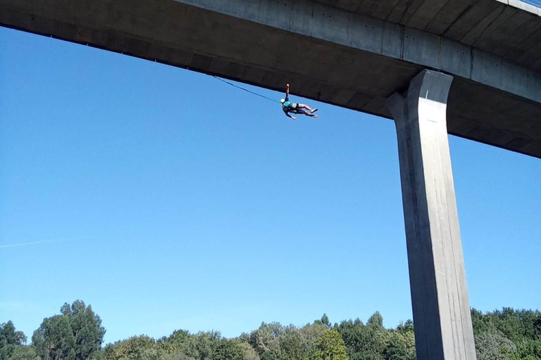 MELGAÇO: Pendular jump on the River Minho with Ruta Aventura.