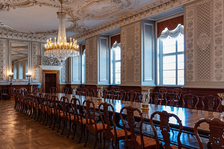 Fast-Track Christiansborg Palace Copenhagen Private Tour5-hour: Amalienborg Palace, Christiansborg Palace &amp; Transfer