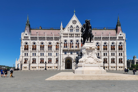 Ab Wien: Tagestour Bratislava und Budapest mit Guide