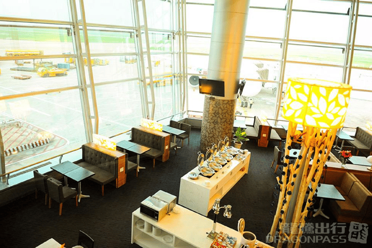 Ho Chi Minh: Acceso a la sala VIP del aeropuerto internacional de Tan Son NhatSalidas internacionales T2: Sala Rose