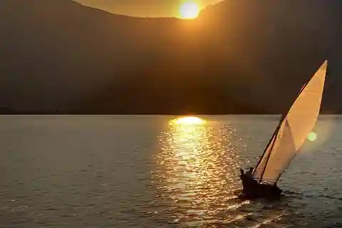 Alghero : excursion en voilier au coucher du soleil avec apéritif