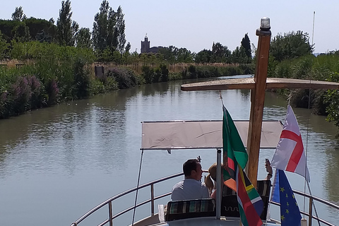 Private gourmet cruise on the Canal du Midi Private gourmet day cruise on the Canal du Midi