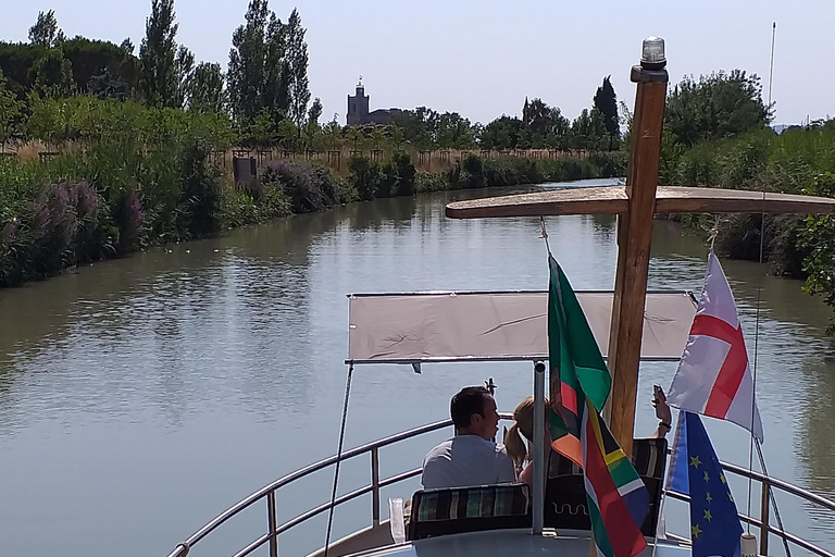 Private gourmet cruise on the Canal du Midi Private gourmet day cruise on the Canal du Midi