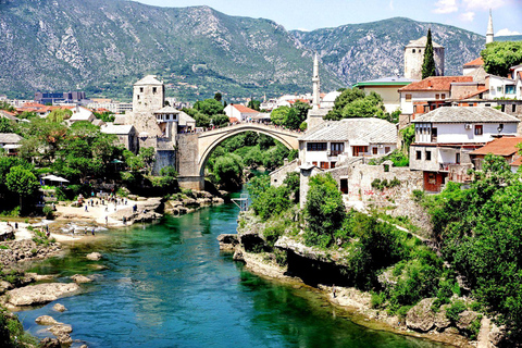 Ab Makarska: Tagestour zu den Wasserfällen von Mostar und Kravica