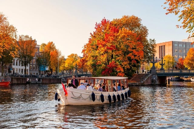 Paseo de lujo por el canal con queso, prosecco y spritzers (opcional)