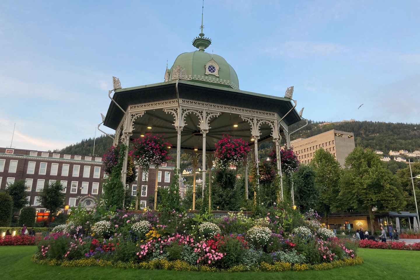 Bergen: Guided Walking Tour with Audio Equipment - Bergen: Guided Walking Tour with Audio Equipment