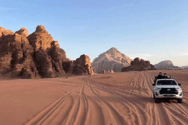 Wadi Rum: 6-Hour Jeep Tour with Bubble Tent Stay and 2 Meals