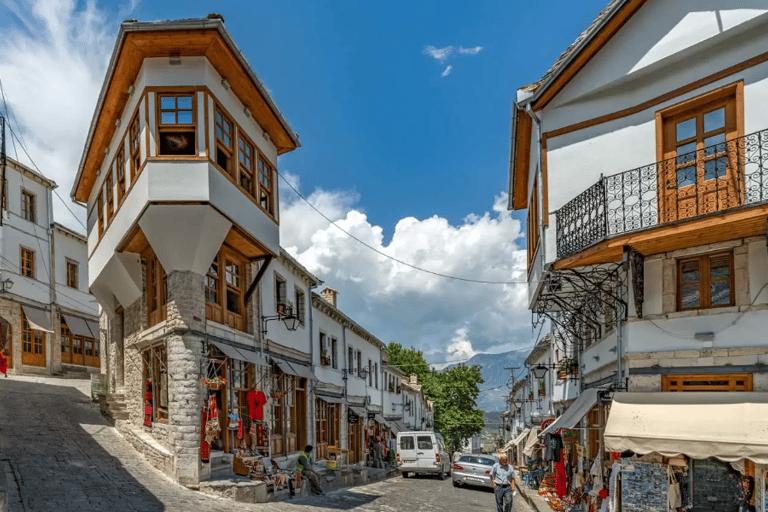 Vanuit Tirana / Durresi : Dagtocht Gjirokaster &amp; Blauw Oog