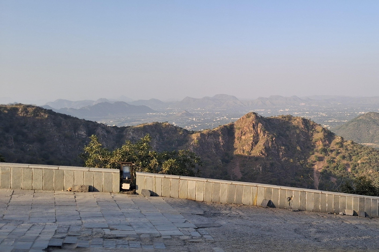 Monsoon Palace visit with Hotel Pickup-dropoff All Inclusive Guided Hiking at Monsoon Palace with Lunch