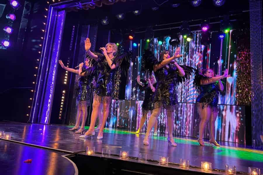 Gran Canaria: MHT Comedy-Drag-Show mit Abendessen & 3-Gänge-Menü. Foto: GetYourGuide Gran Canaria: MHT Comedy-Drag-Show mit Abendessen & 3-Gänge-Menü. Foto: GetYourGuide