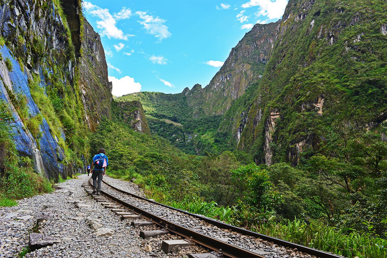 Cusco: Salkantay Trek 4 dagar 3 nätter med återresa med tåg