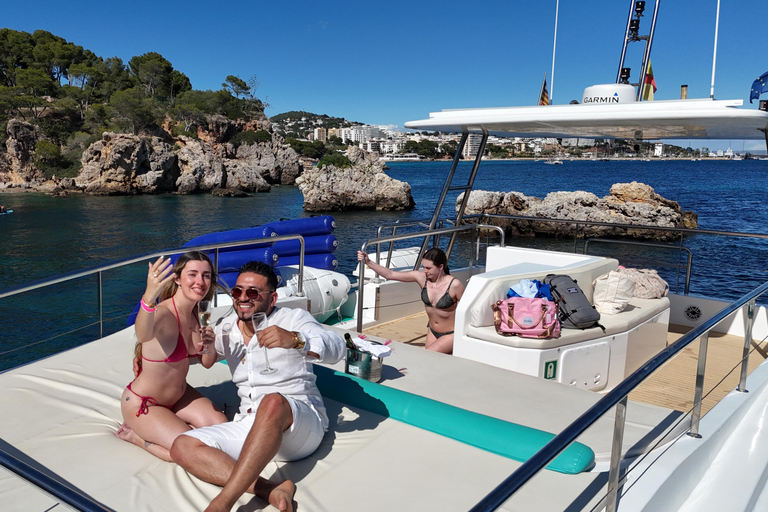 Palma: Deluxe Catamaran with Snacks, Drink, SUP & Snorkeling