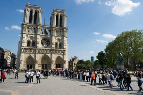Paris: Private Walking Guided Tour of City's Highlights