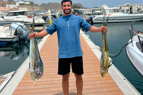Muscat: Fishing and Snorkeling Boat Tour