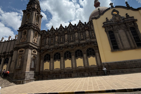 Addis Ababa: Guided Hop-On Hop-Off Tour with Guide