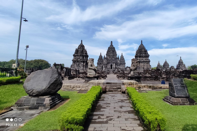 SEWA KERETA DAN SUPIR JOGJASEWA KERETA DAN SOPIR JOGJA