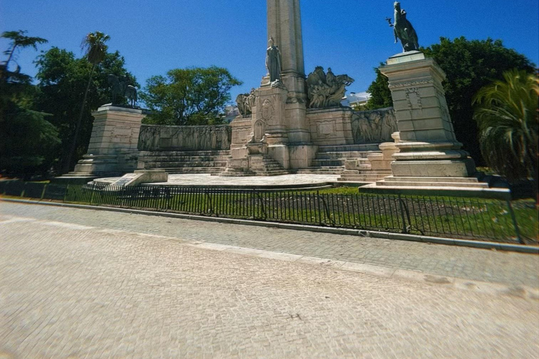 Cádiz: Walking Tour with Tapas and Drinks