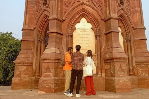 Delhi: Northern Ridge Walk with Tibetan Colony Tour