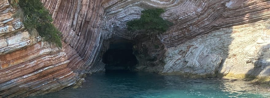 Tour en bateau de Ksamil à Pulebardha, à la grotte des pigeons et plongée avec tuba